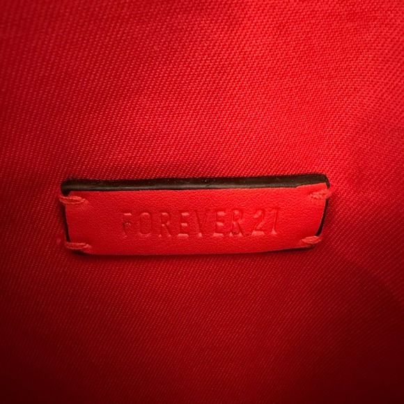 Forever 21 Red Faux Leather Waist Bag Fanny Pack Purse Good Condition - Picture 4 of 7